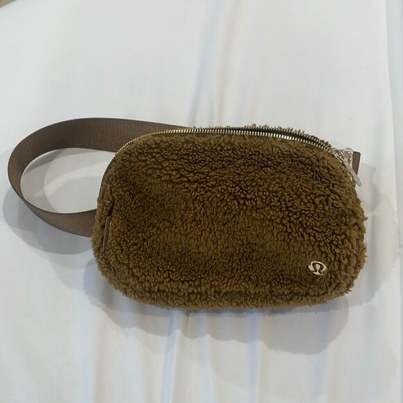Lululemon Everywhere Fleece Teddy Belt Bag - Picture 1 of 4